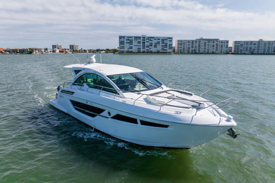 Cruisers Yachts 50 CANTIUS Yacht For Sale