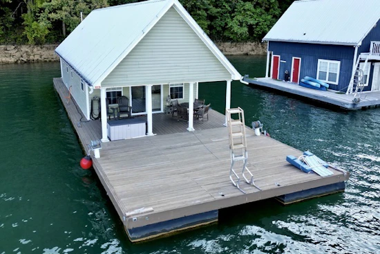 Custom 20 x 43 Floating Cabin - Approx 812sqft Yacht For Sale