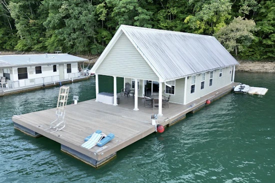 Custom 20 x 43 Floating Cabin - Approx 812sqft Yacht For Sale