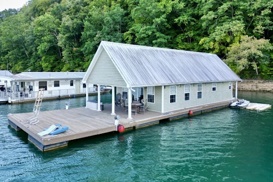 Custom 20 x 43 Floating Cabin - Approx 812sqft Yacht For Sale