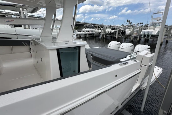 Regal 38 SAV Yacht For Sale