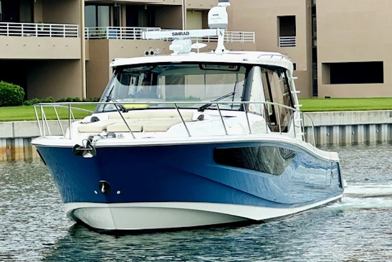 Boston Whaler 405 Conquest Yacht For Sale