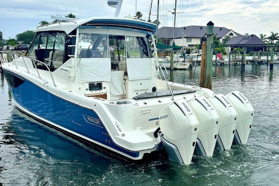 Boston Whaler 405 Conquest Yacht For Sale