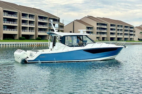 Boston Whaler 405 Conquest Yacht For Sale