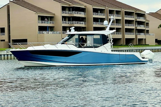 Boston Whaler 405 Conquest Yacht For Sale