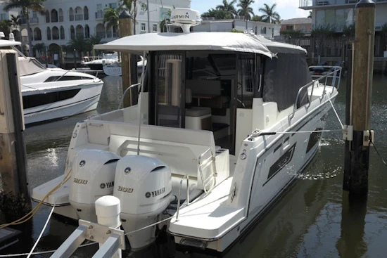 Jeanneau NC 1095 Coupe Yacht For Sale