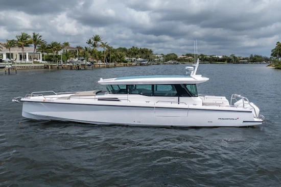 Axopar 45 XC Cross Cabin Yacht For Sale