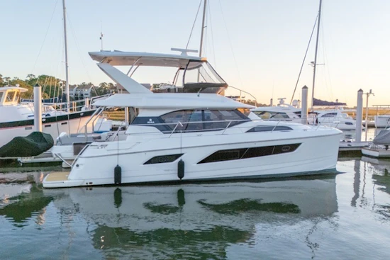 Aquila 44 Yacht For Sale