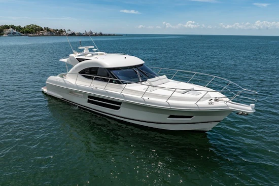 Riviera 5000 Sport Yacht Yacht For Sale