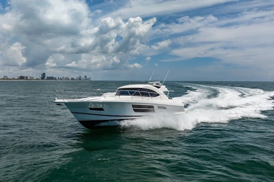 Riviera 5000 Sport Yacht Yacht For Sale