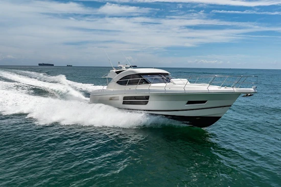 Riviera 5000 Sport Yacht Yacht For Sale