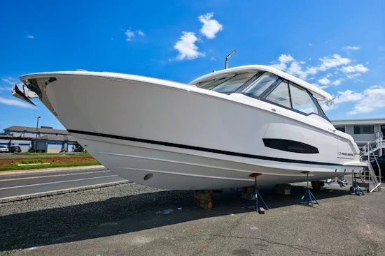 Regal LX43 Yacht For Sale