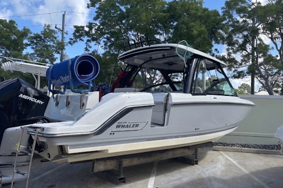 Boston Whaler 320 Vantage Yacht For Sale