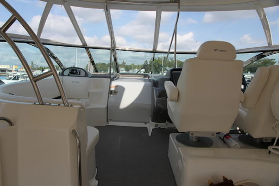 Cruisers Yachts 520 EXPRESS Yacht For Sale