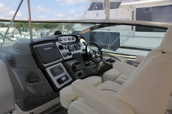 Cruisers Yachts 520 EXPRESS Yacht For Sale