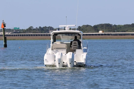 Boston Whaler 325 Conquest Yacht For Sale