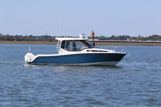 Boston Whaler 325 Conquest Yacht For Sale