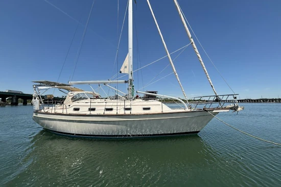 Island Packet  Yacht For Sale