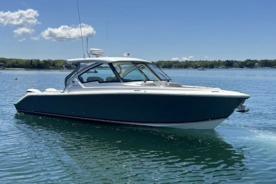 Pursuit 326 DC Yacht For Sale