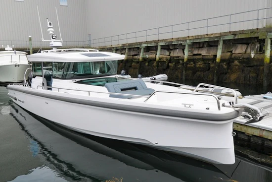 Axopar 37XC Yacht For Sale
