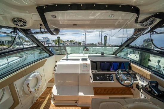 Sea Ray 320 Sundancer Yacht For Sale