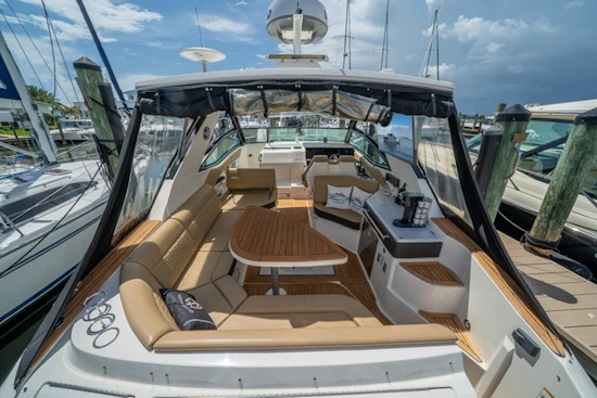 Sea Ray 320 Sundancer Yacht For Sale