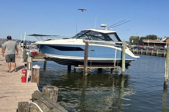 Sea Ray Sundancer 320 Yacht For Sale