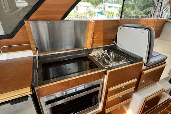 Cutwater 32 Coupe Yacht For Sale