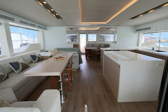 Two Oceans 555 Yacht For Sale