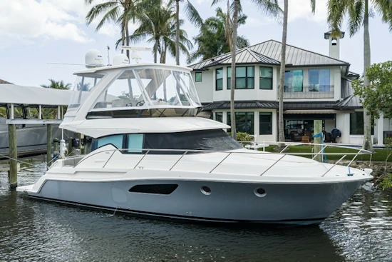 Tiara Yachts 44 Flybridge Yacht For Sale