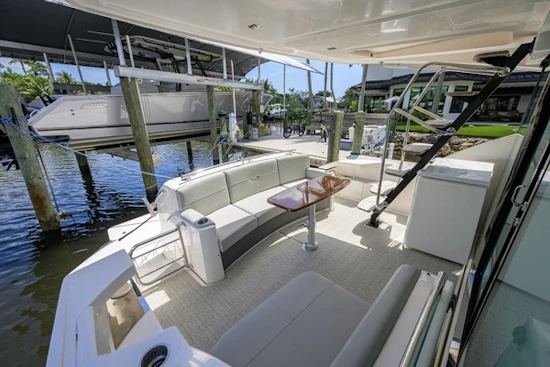 Tiara Yachts 44 Flybridge Yacht For Sale