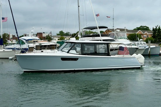 MJM 3 Yacht For Sale