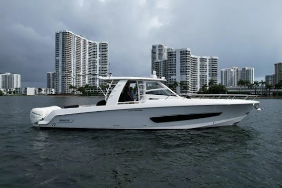 Boston Whaler 420 Outrage Yacht For Sale