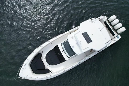 Boston Whaler 420 Outrage Yacht For Sale