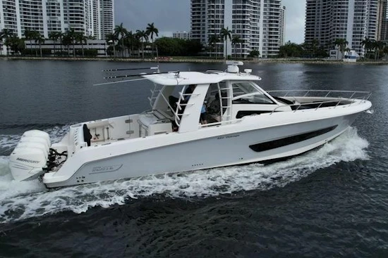 Boston Whaler 420 Outrage Yacht For Sale
