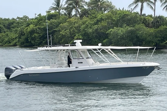 Everglades 355CCX Yacht For Sale