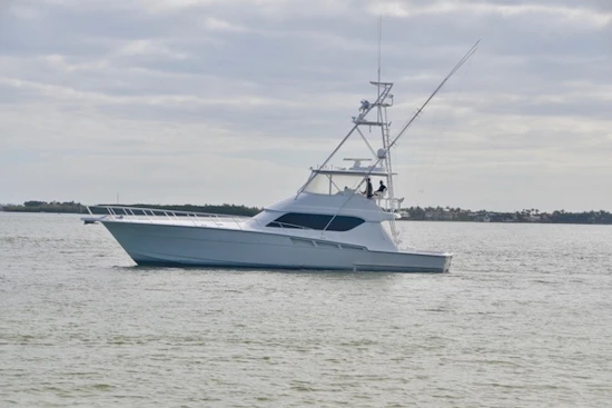 Hatteras 60 Convertible Yacht For Sale