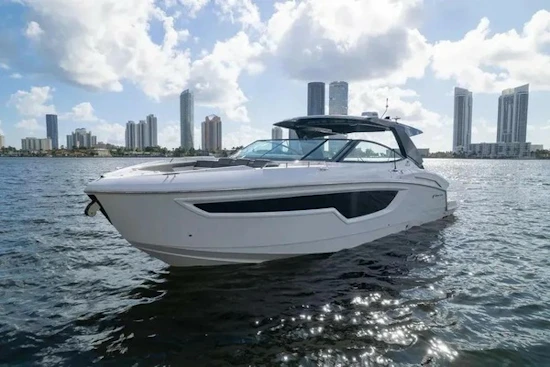 Cruisers Yachts  Yacht For Sale