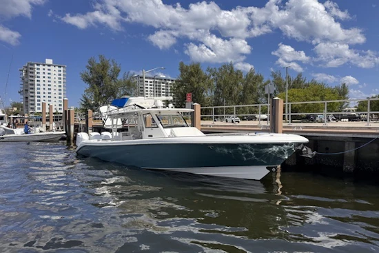Everglades 435 CC Yacht For Sale