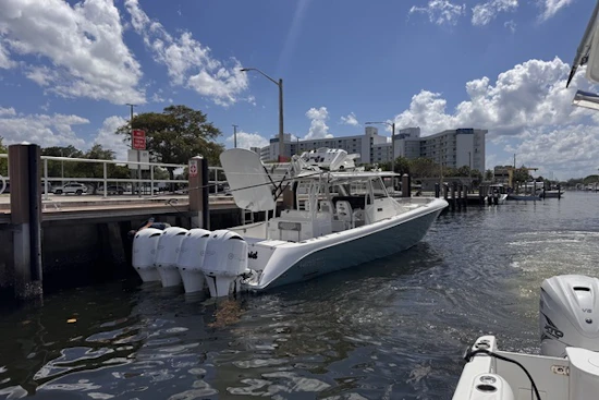 Everglades 435 CC Yacht For Sale
