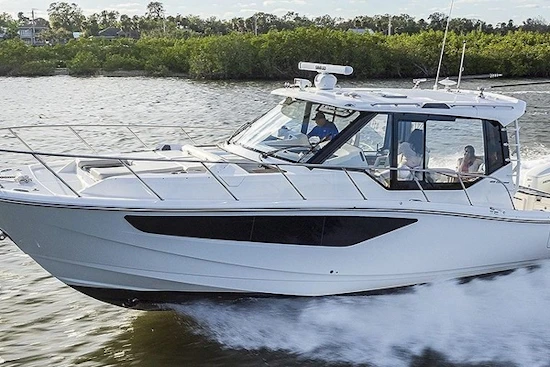 Boston Whaler 405 Conquest Yacht For Sale