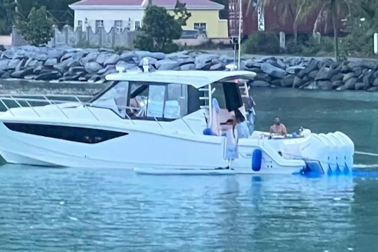 Boston Whaler 405 Conquest Yacht For Sale