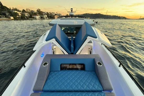 Axopar 37 XC Cross Cabin Yacht For Sale