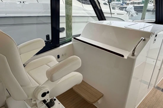 MJM 3 Yacht For Sale