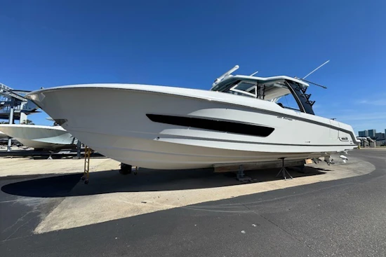 Boston Whaler 420 Outrage Yacht For Sale
