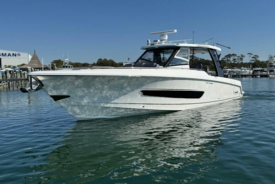 Boston Whaler 420 Outrage Yacht For Sale