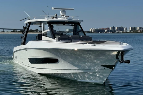 Boston Whaler 420 Outrage Yacht For Sale