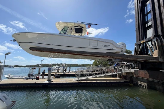 Boston Whaler 330 Outrage Yacht For Sale