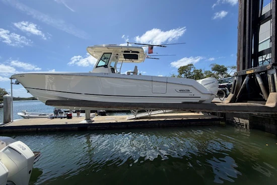 Boston Whaler 330 Outrage Yacht For Sale