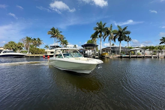 Boston Whaler 320 Vantage Yacht For Sale